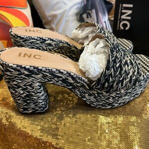 NWB 💥block heel sandals